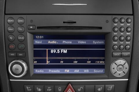 Mercedes SLK (Baujahr 2010) AMG 2 Türen Radio und Infotainmentsystem