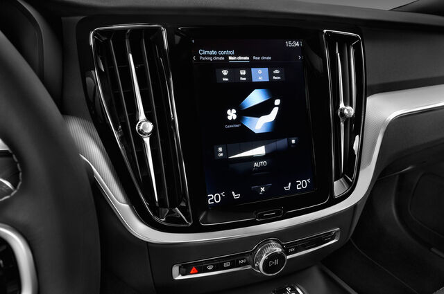 Volvo S60 (Baujahr 2019) R-Design 4 Türen Temperatur und Klimaanlage