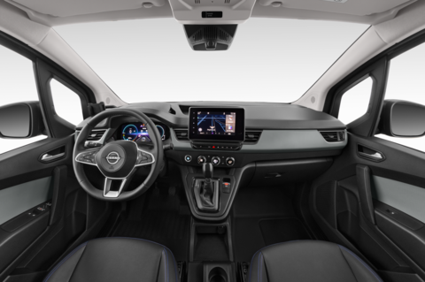 Nissan Townstar Electric (Baujahr 2023) EV Tekna 4 Türen Cockpit und Innenraum