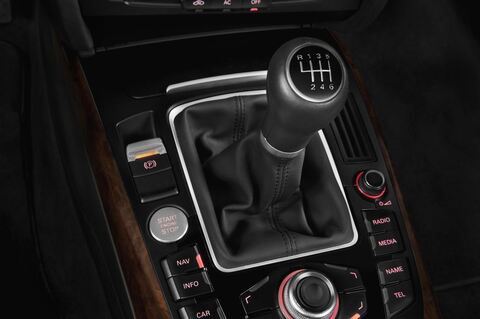 Audi A4 Allroad Quattro (Baujahr 2011) - 5 Türen Schalthebel
