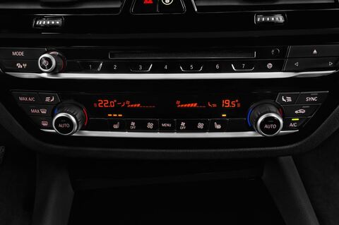 BMW 5 Series (Baujahr 2017) Sport Line 4 Türen Temperatur und Klimaanlage