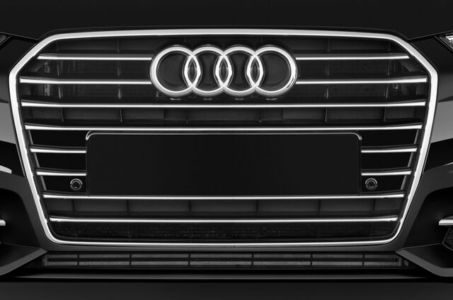 Audi A6 Avant (Baujahr 2018) S Line 5 Türen Kühlergrill und Scheinwerfer