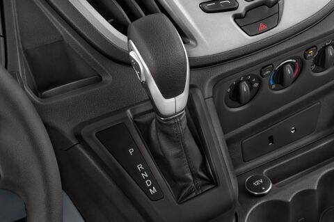 Ford Transit (Baujahr 2015) Basis L2H2 4 Türen Schalthebel