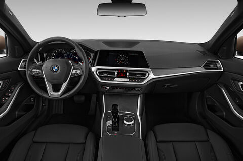 BMW 3 Series (Baujahr 2019) Sport Line 4 Türen Cockpit und Innenraum