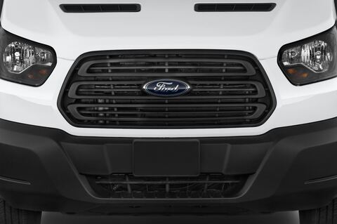 Ford Transit (Baujahr 2015) Basis L2H2 4 Türen Kühlergrill und Scheinwerfer