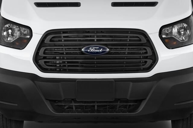 Ford Transit (Baujahr 2015) Basis L2H2 4 Türen Kühlergrill und Scheinwerfer