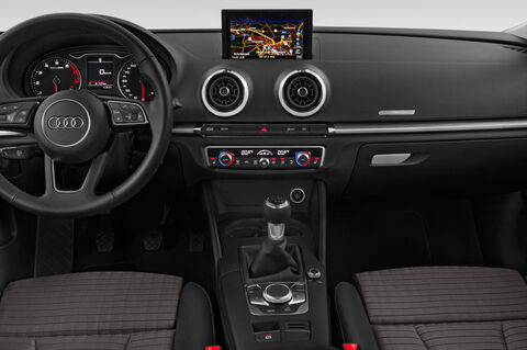 Audi A3 Sportback (Baujahr 2019) Sport 5 Türen Mittelkonsole
