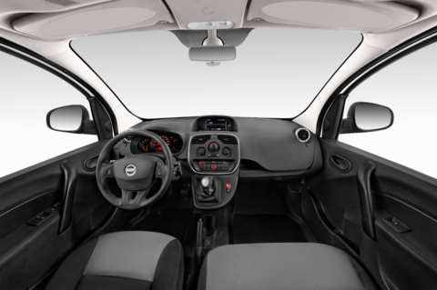 Nissan NV250 (Baujahr 2020) Pro 5 Türen Cockpit und Innenraum