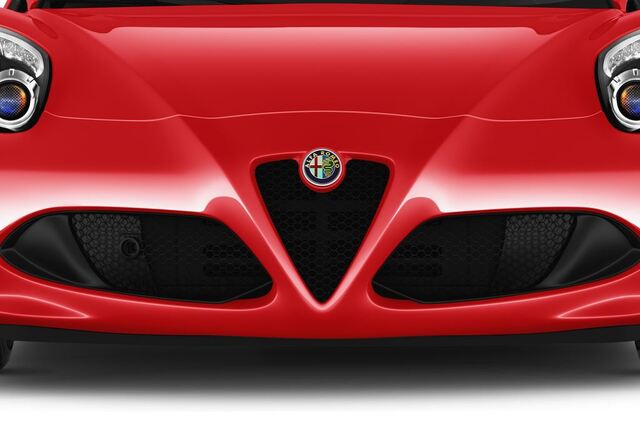 Alfa Romeo 4C (Baujahr 2017) - 2 Türen Kühlergrill und Scheinwerfer