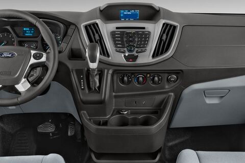 Ford Transit (Baujahr 2015) Basis L2H2 4 Türen Mittelkonsole