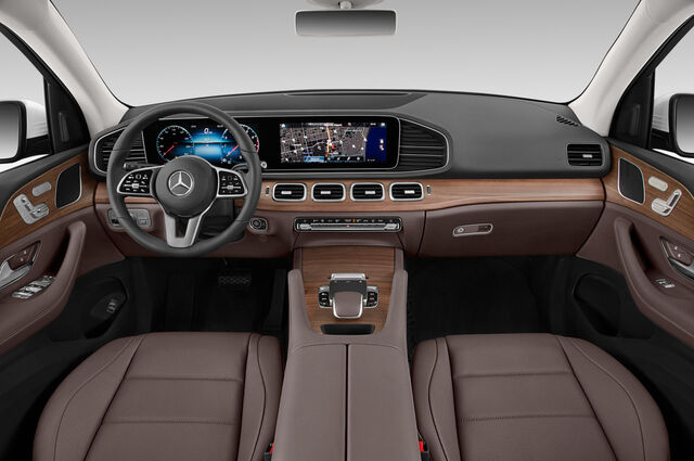 Mercedes GLE (Baujahr 2020) 350 5 Türen Cockpit und Innenraum