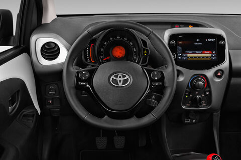 Toyota Aygo (Baujahr 2019) x-sky 5 Türen Lenkrad