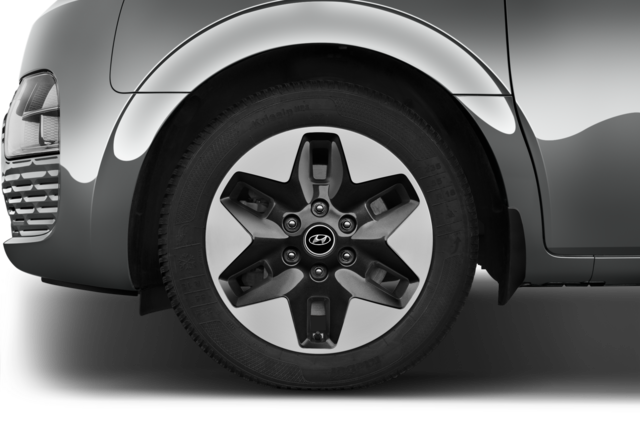 Hyundai Staria (Baujahr 2023) Signature 5 Türen Reifen und Felge