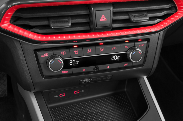 SEAT Arona (Baujahr 2023) FR 5 Türen Temperatur und Klimaanlage