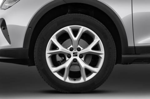 SEAT Arona (Baujahr 2023) FR 5 Türen Reifen und Felge