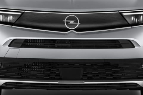 Opel Mokka Electric (Baujahr 2023) Elegance 5 Türen Kühlergrill und Scheinwerfer