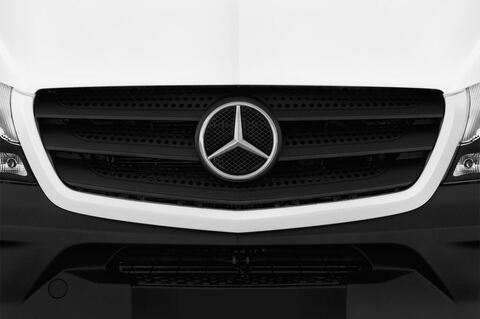 Mercedes Sprinter (Baujahr 2017) - 4 Türen Kühlergrill und Scheinwerfer