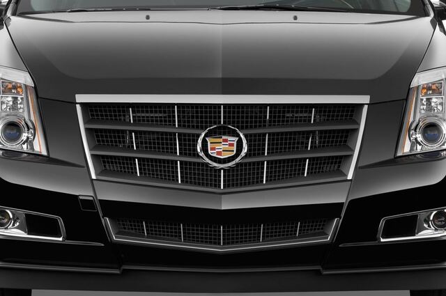 Cadillac CTS (Baujahr 2011) Sport Luxury 5 Türen Kühlergrill und Scheinwerfer