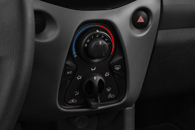Toyota Aygo (Baujahr 2019) x-sky 5 Türen Temperatur und Klimaanlage