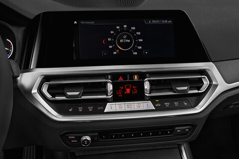 BMW 3 Series (Baujahr 2019) Sport Line 4 Türen Radio und Infotainmentsystem