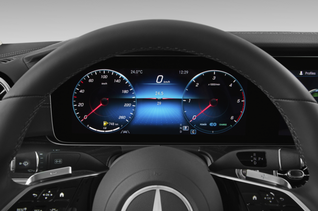 Mercedes CLS Coupe (Baujahr 2022) - 4 Türen Tacho und Fahrerinstrumente