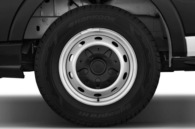 Ford Transit (Baujahr 2015) Basis L2H2 4 Türen Reifen und Felge