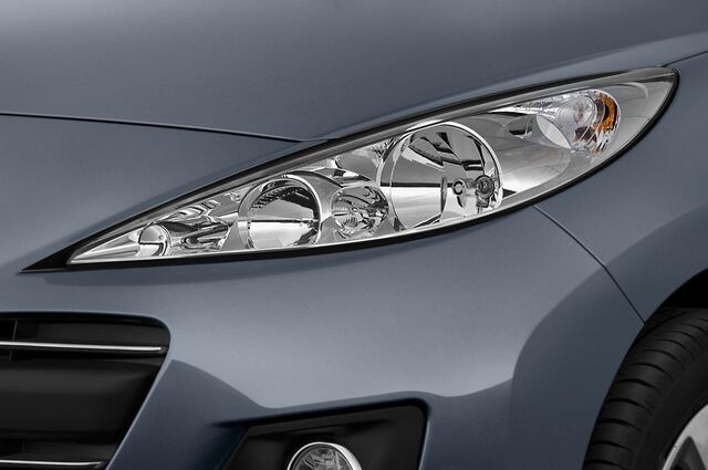 Peugeot 207 (Baujahr 2010) Premium 2 Türen Scheinwerfer