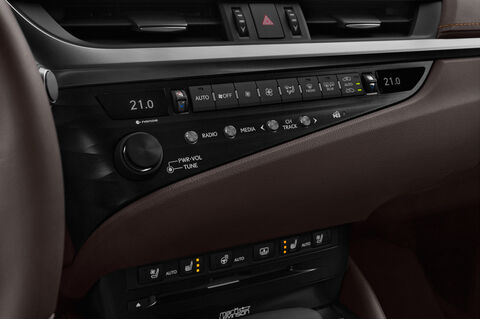 Lexus ES (Baujahr 2019) Luxury Line 4 Türen Temperatur und Klimaanlage