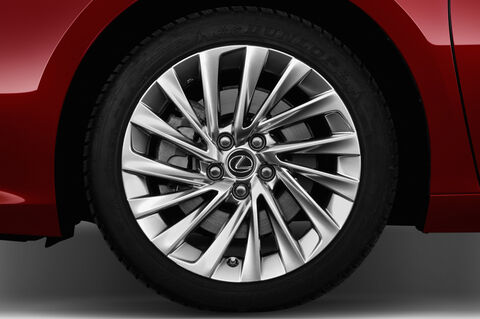 Lexus ES (Baujahr 2019) Luxury Line 4 Türen Reifen und Felge