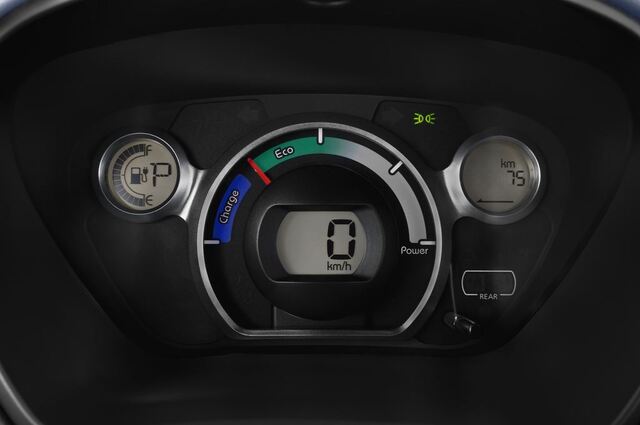 Peugeot Ion (Baujahr 2011) - 5 Türen Tacho und Fahrerinstrumente