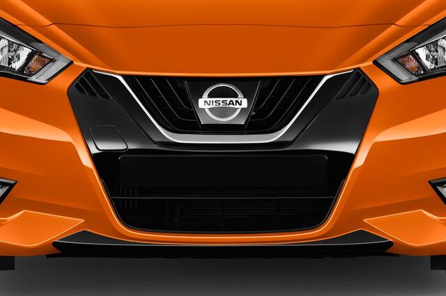 Nissan Micra (Baujahr 2017) Tekna 5 Türen Kühlergrill und Scheinwerfer