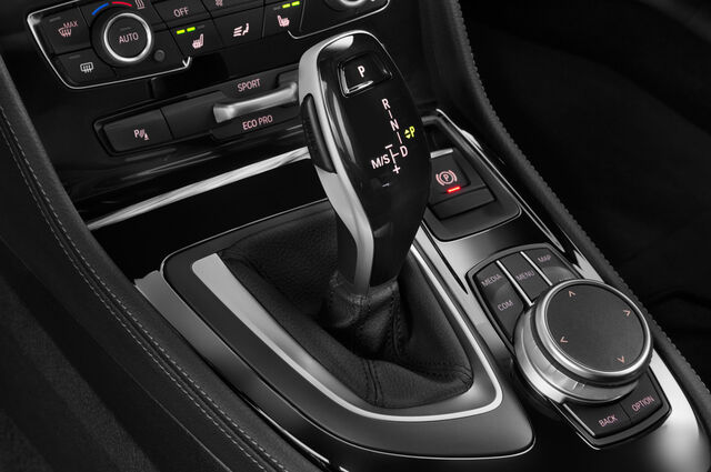 BMW 2 Series Active Tourer (Baujahr 2018) Luxury 5 Türen Schalthebel
