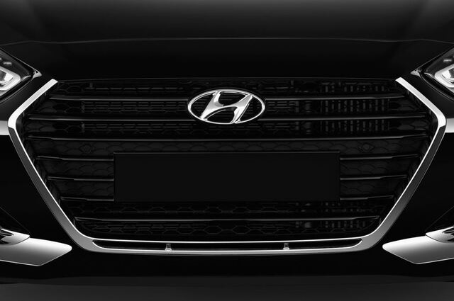 Hyundai I40 (Baujahr 2015) Premium 5 Türen Kühlergrill und Scheinwerfer