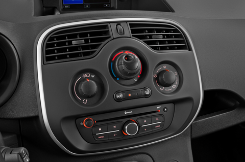 Nissan NV250 (Baujahr 2020) Pro 5 Türen Temperatur und Klimaanlage