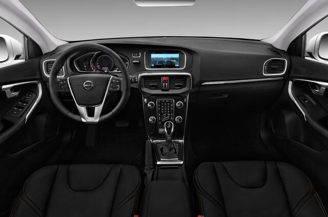 Volvo V40 Cross Country (Baujahr 2017) - 5 Türen Cockpit und Innenraum