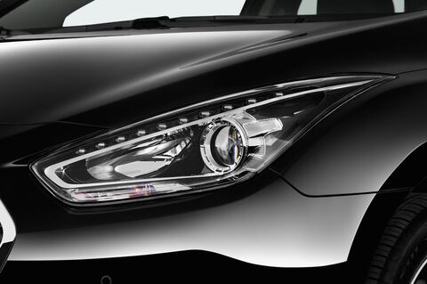 Hyundai I40 (Baujahr 2015) Premium 5 Türen Scheinwerfer