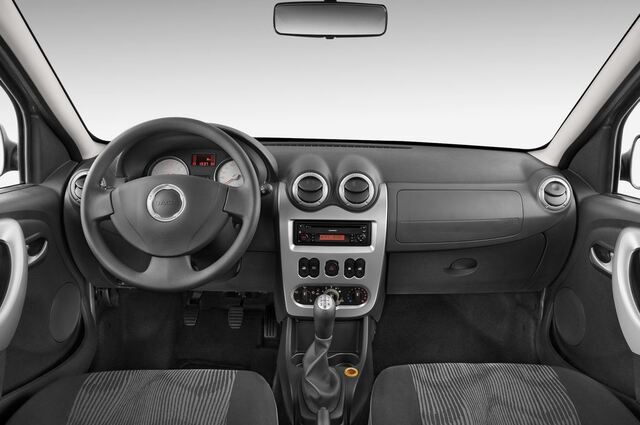 Dacia Sandero (Baujahr 2010) Laureate 5 Türen Cockpit und Innenraum