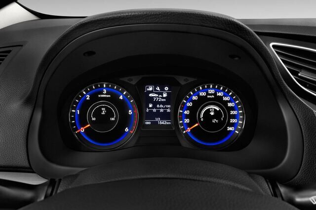Hyundai I40 (Baujahr 2015) Premium 5 Türen Tacho und Fahrerinstrumente