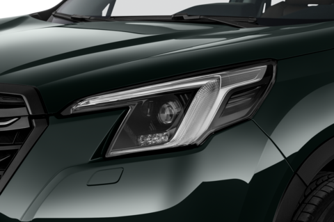 Subaru Forester (Baujahr 2022) Platinum 5 Türen Scheinwerfer