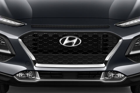 Hyundai Kona Hybrid (Baujahr 2020) Trend 5 Türen Kühlergrill und Scheinwerfer