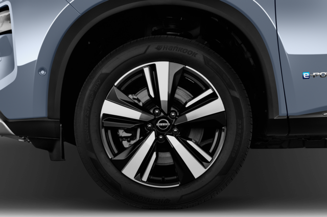 Nissan X-Trail (Baujahr 2023) e-Power Tekna 5 Türen Reifen und Felge