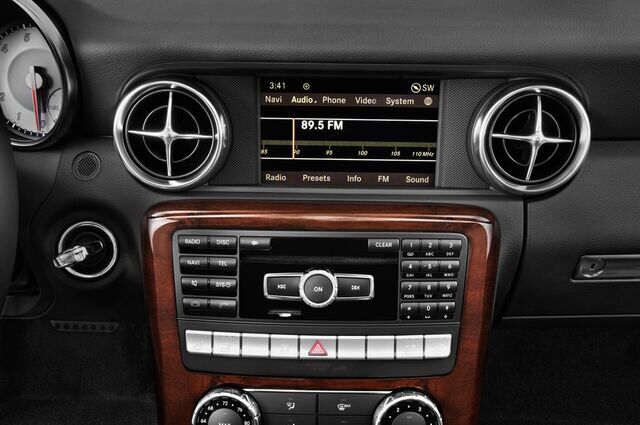 Mercedes SLK (Baujahr 2012) SLK 350 BlueEFFICIENCY 2 Türen Radio und Infotainmentsystem