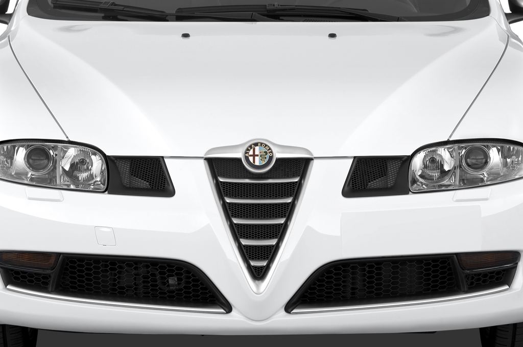 Alfa Romeo GT (Baujahr 2009) Quadrifoglio Verde 3 Türen Kühlergrill und Scheinwerfer