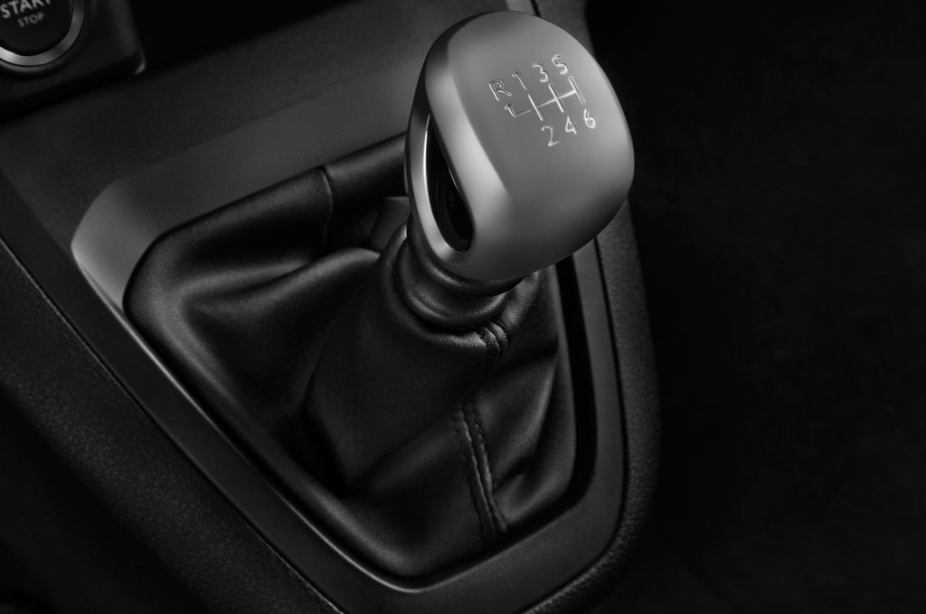 Peugeot Traveller (Baujahr 2017) Allure 4 Türen Schalthebel