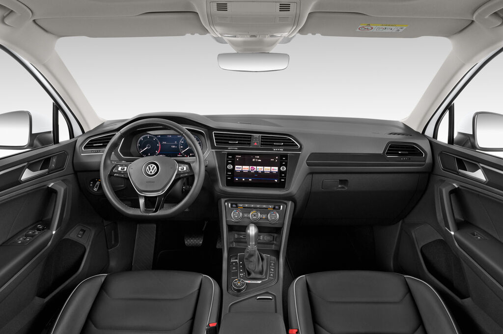 Volkswagen Tiguan (Baujahr 2019) Highline 5 Türen Cockpit und Innenraum
