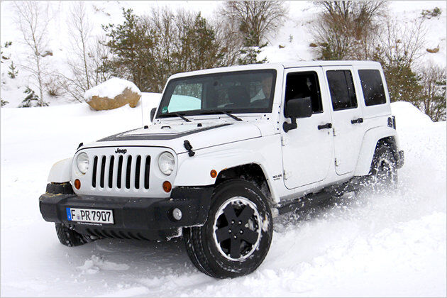 Black 'n White: Mit der "Black Edition" des Jeep Wrangler ab in den Schnee