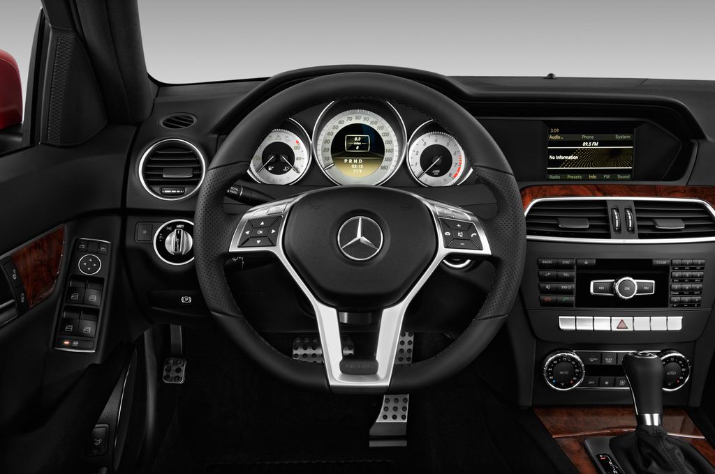 Mercedes C-Class (Baujahr 2013) Sport 4 Türen Lenkrad