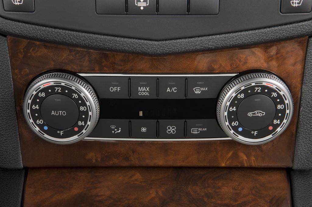 Mercedes C-Class (Baujahr 2010) AMG 4 Türen Temperatur und Klimaanlage