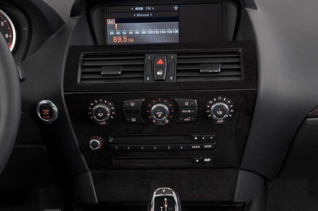 BMW 6 Series (Baujahr 2010) 650i  2 Türen Mittelkonsole