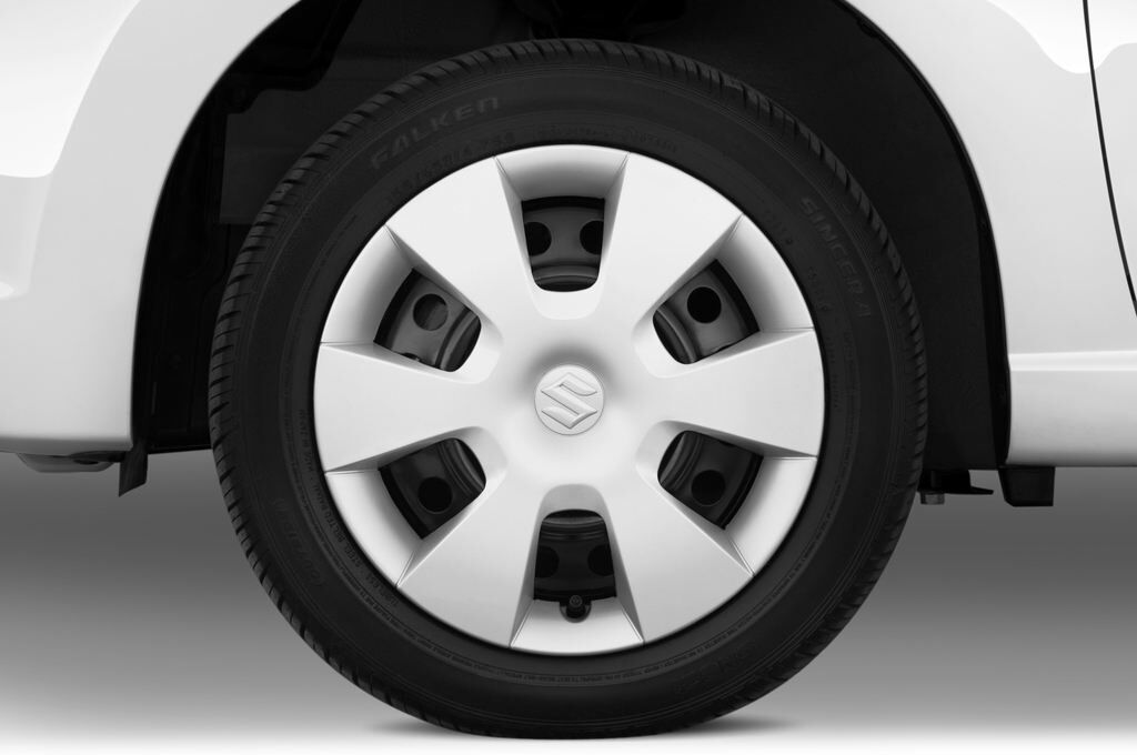 Suzuki Alto (Baujahr 2010) Club 5 Türen Reifen und Felge